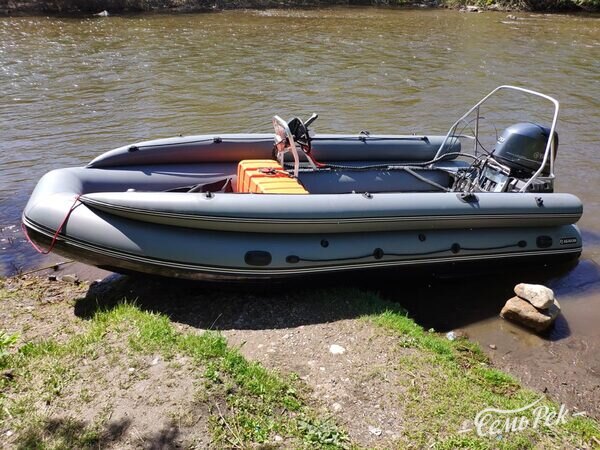 Абакан 480 с водомётным Yamaha 70, вид сбоку