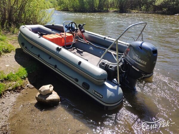Водомётная нога мотора Yamaha 70 на лодке Абакан 480
