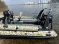 Борт лодки Солар 470 SJT, рулевая консоль и топливные баки на баллонах
